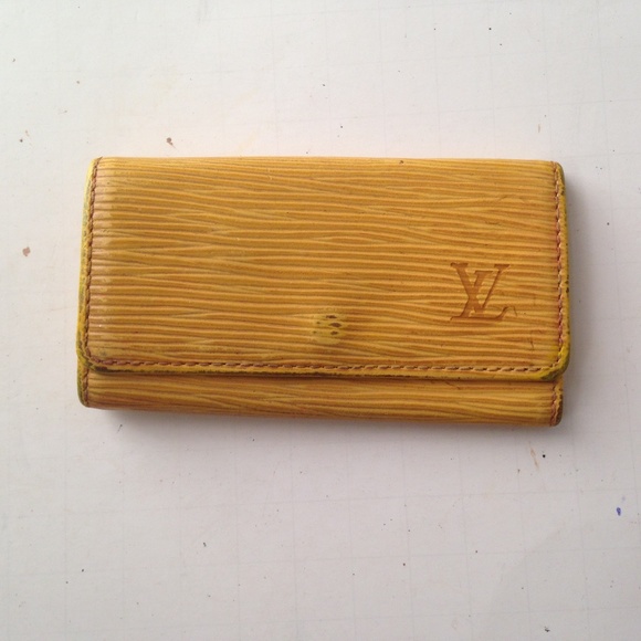 Louis Vuitton, Yellow Epi Leather 4-Hooks Key Case - Picture 2 of 7